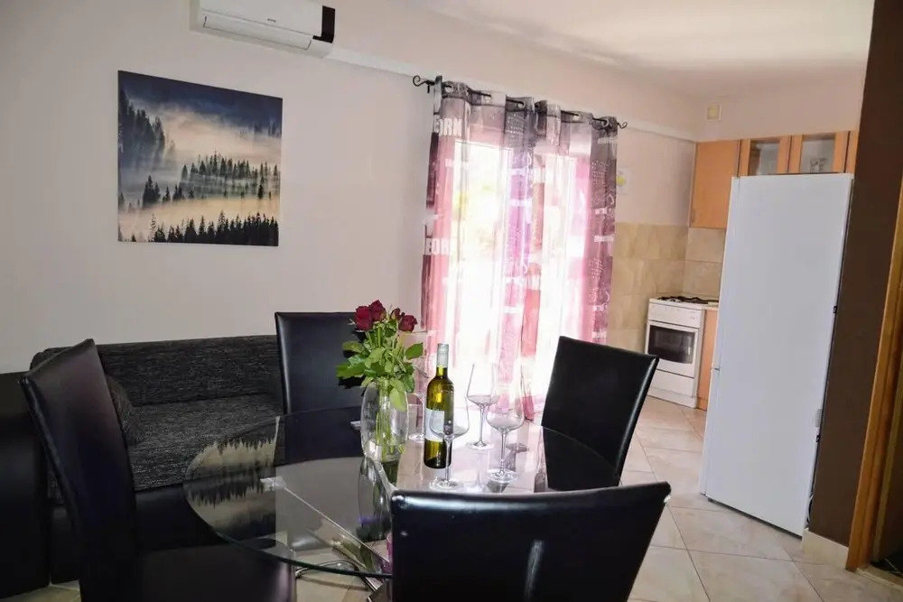 Lovely 2-bed Apartment in Vinisce, Close to Beach