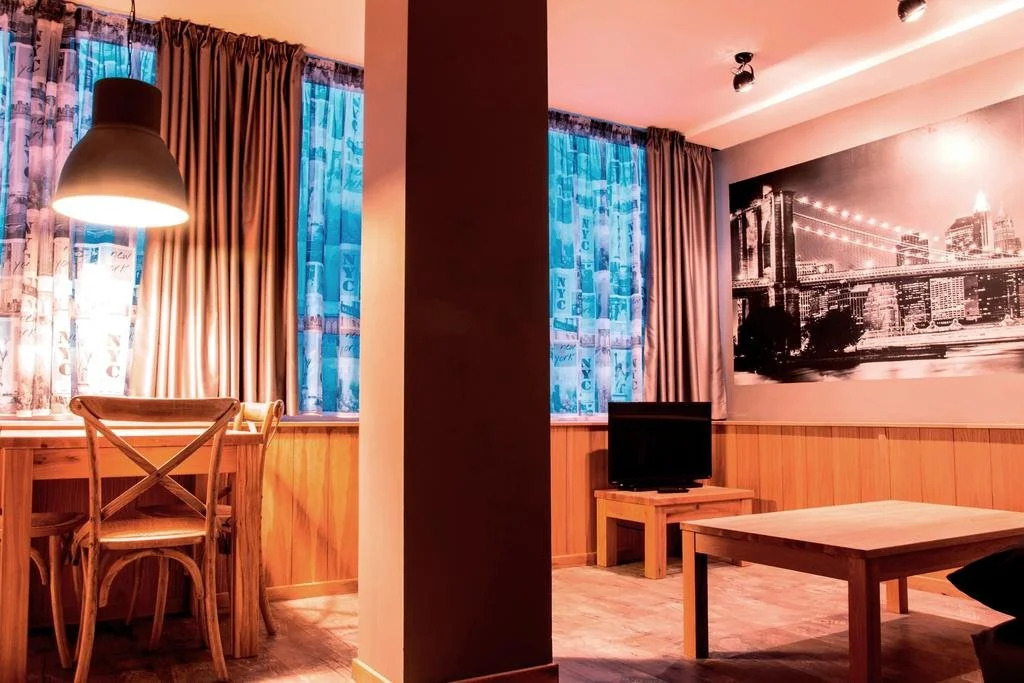 City Hotel