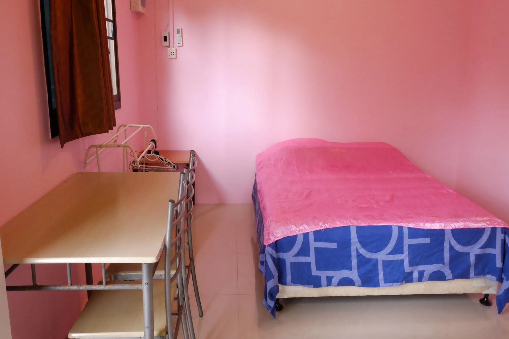 Chomlay Restaurant & Room for Rent