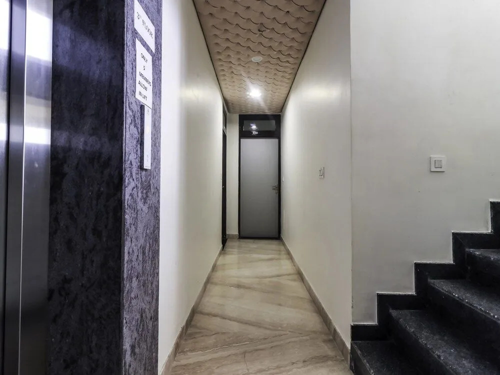OYO 28722 The Prince Hotel