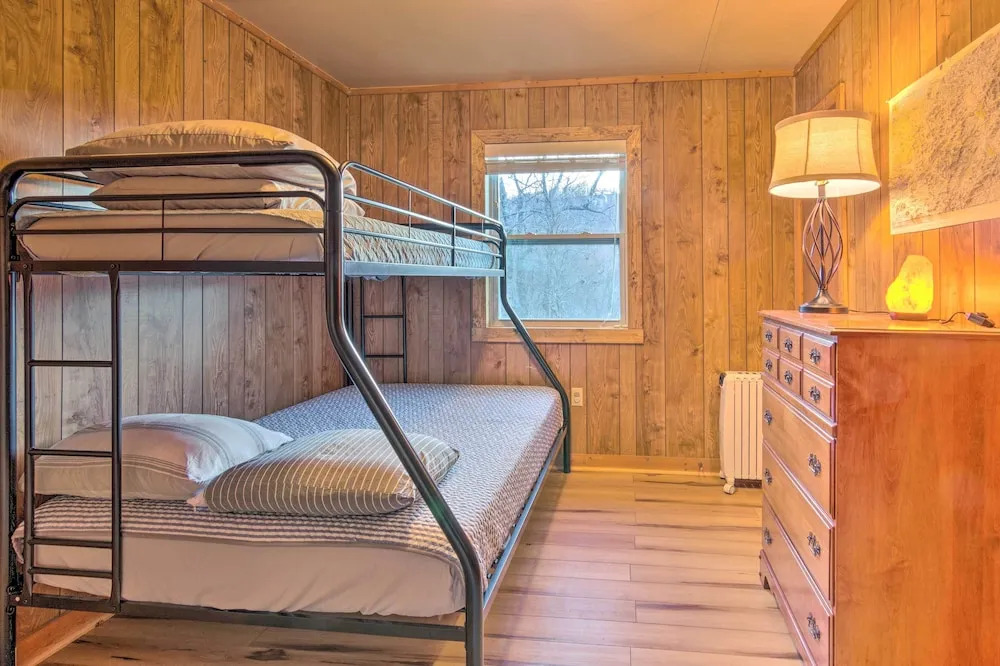 8 Acres + Hiking Trails: Little Switzerland Escape
