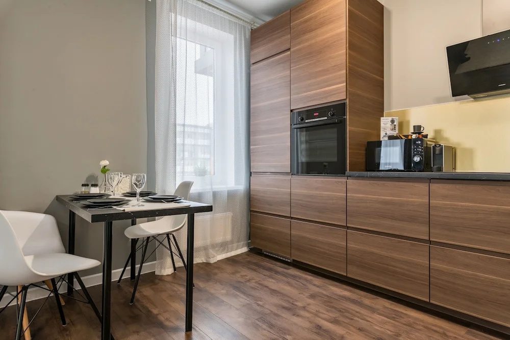 One Bedroom Luxury Apartment-Двухкомнатная квартира у метро Фрунзенская