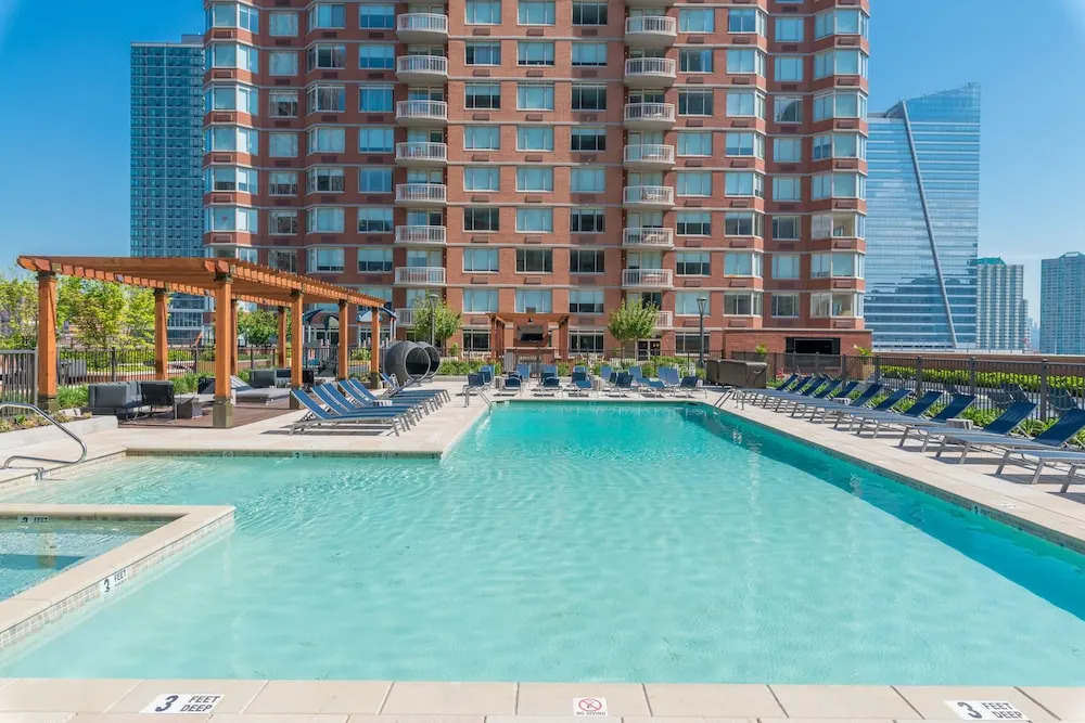 Home Away Apartments at Washington Blvd.