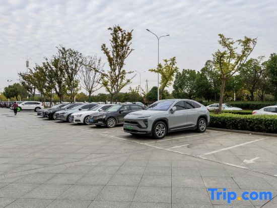 Xiushan Lake View Holiday Inn (Ma'anshan Xiushan Lake Park High-speed Railway Station)