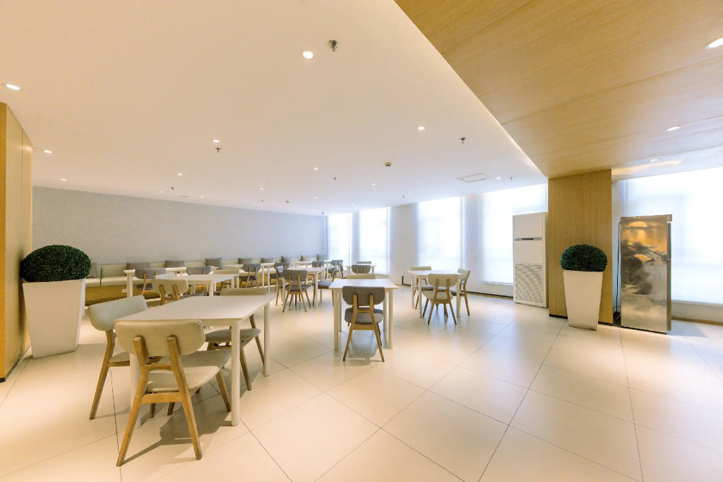 Ji Hotel Yining Shanghai City