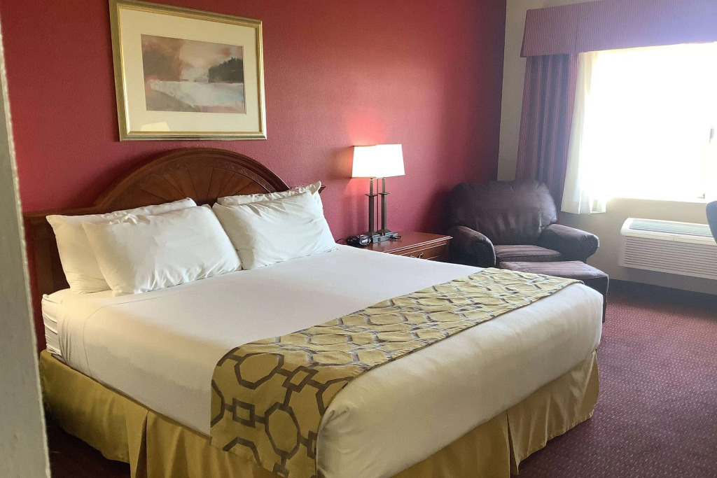 Baymont Inn & Suites by Wyndham Holbrook