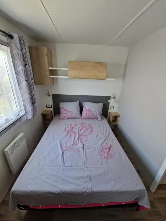 Bungalow neuf 3 chambres avec piscines partagées dans un camping-club vacances haut de gamme