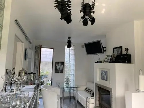 Hollywood Studio Apartments
