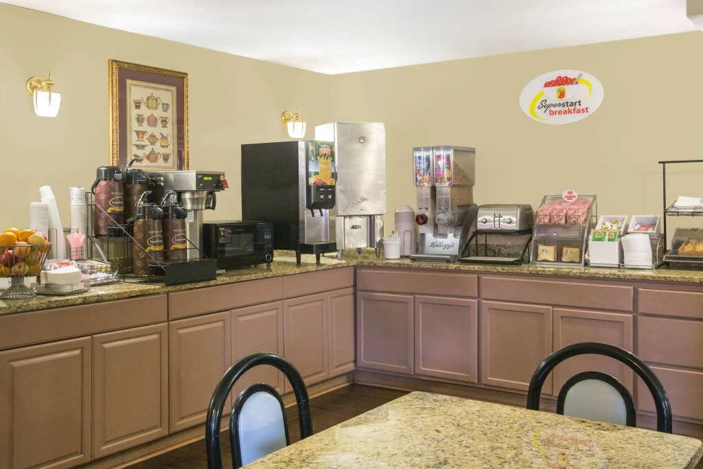 Super 8 by Wyndham Oxford MS University Area