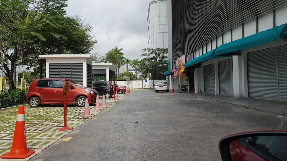 Euzmo Residences at Studio 14