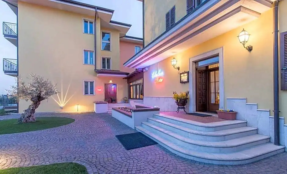 Hotel Panineria Colombera Rossa