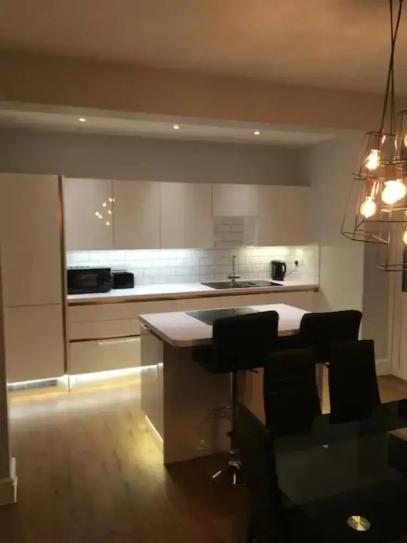 5 Bedroom House Near Clifton