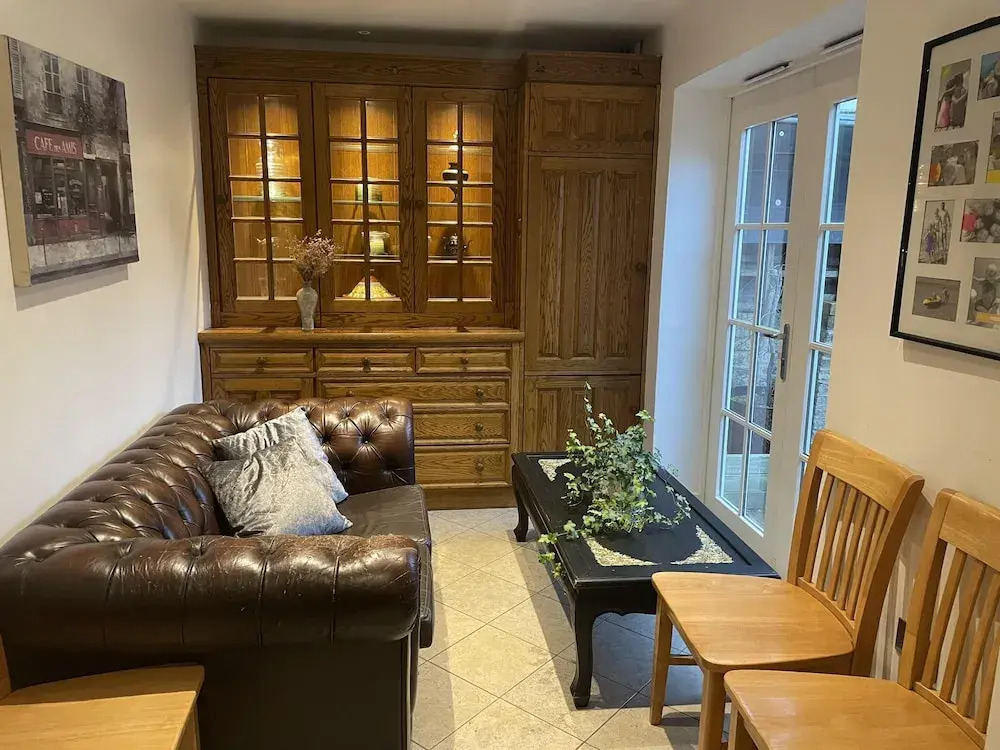Traditional Elegant Spacious English Home, 4bdr