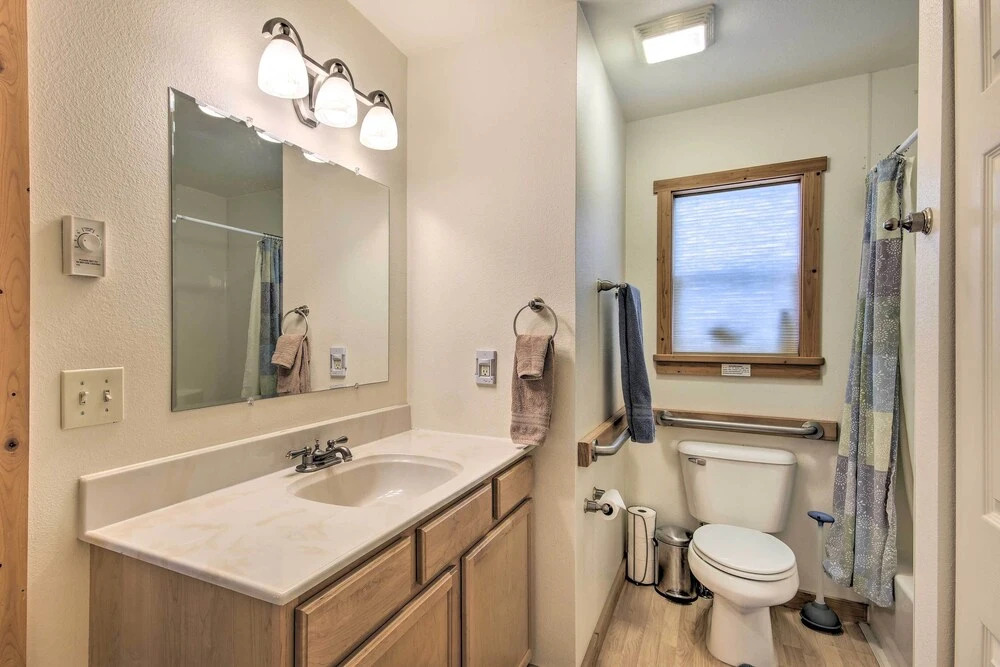 Inviting Townhome: 30 Mi to Yellowstone NP