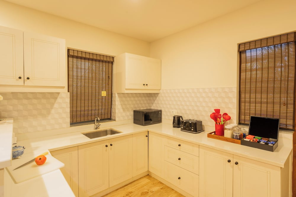 ELIVAAS 3 BHK with Pvt Pool - Azalea