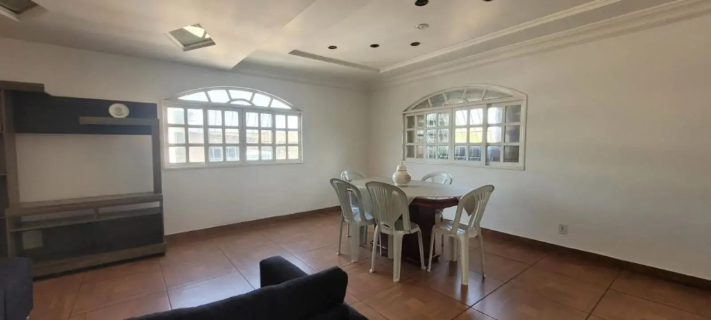 Cantinho do SOSSEGO, a 2 km da praia de Itapuã, no centro da cidade, wifi, ideal para CASAL
