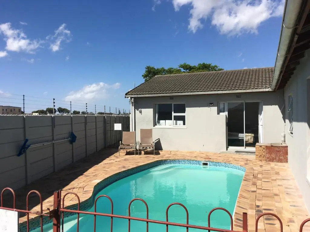 Pelican Accommodation Ottery