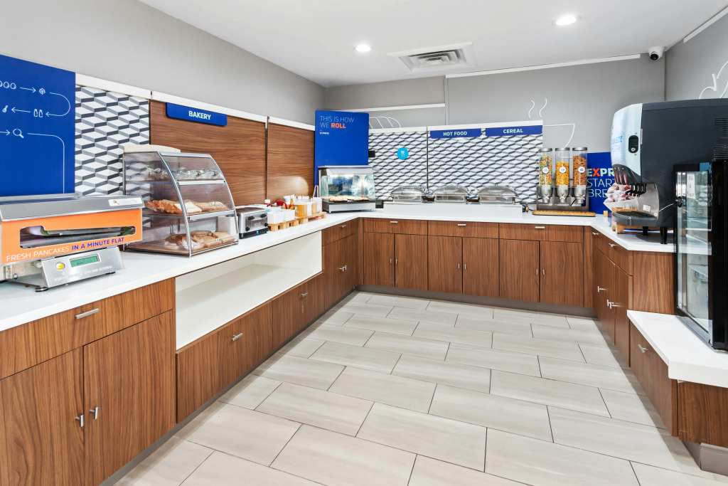 Holiday Inn Express & Suites North Lima by IHG