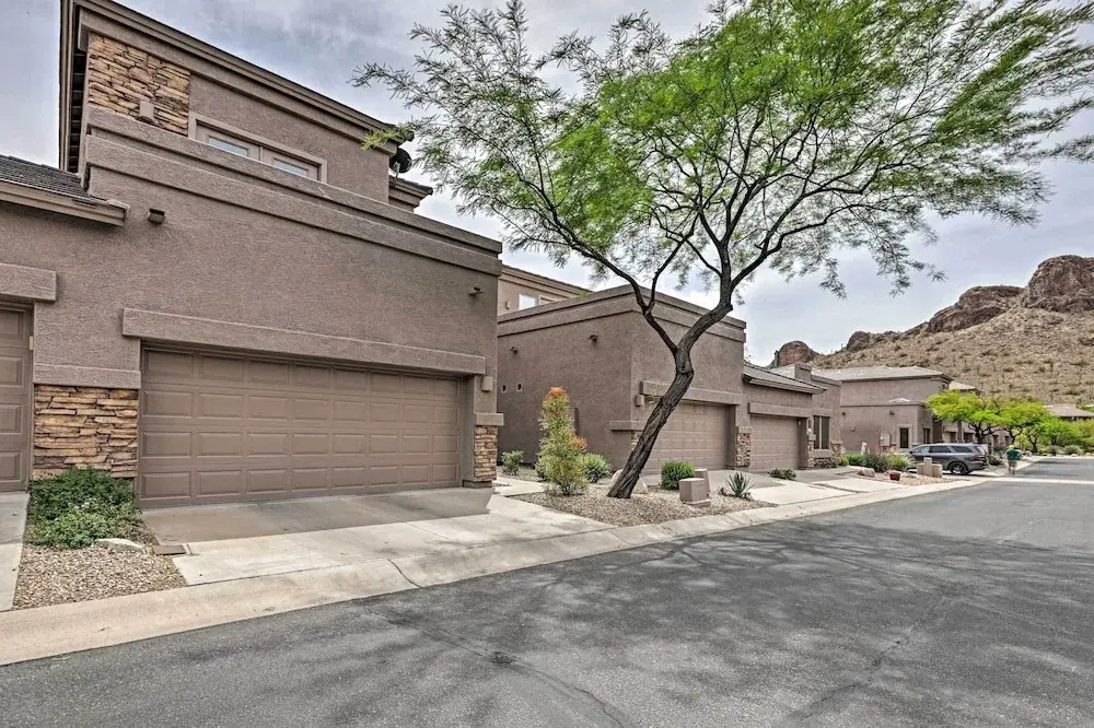 Golf Course View & Pool Access: Gold Canyon Gem