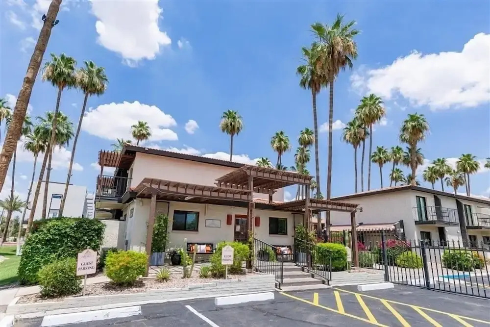 101 -Fully Furnished 1BR Suite-Prime Location! by RedAwning