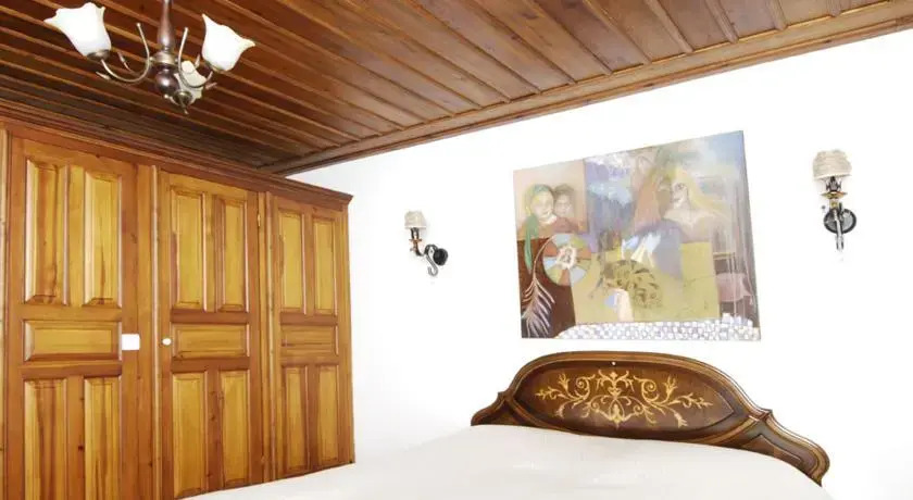 Collage House Hotel