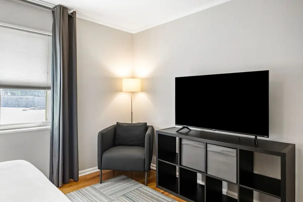 B2bb Enjoy a Full Kitchen in an Affordable Condo Near Peachtree Street