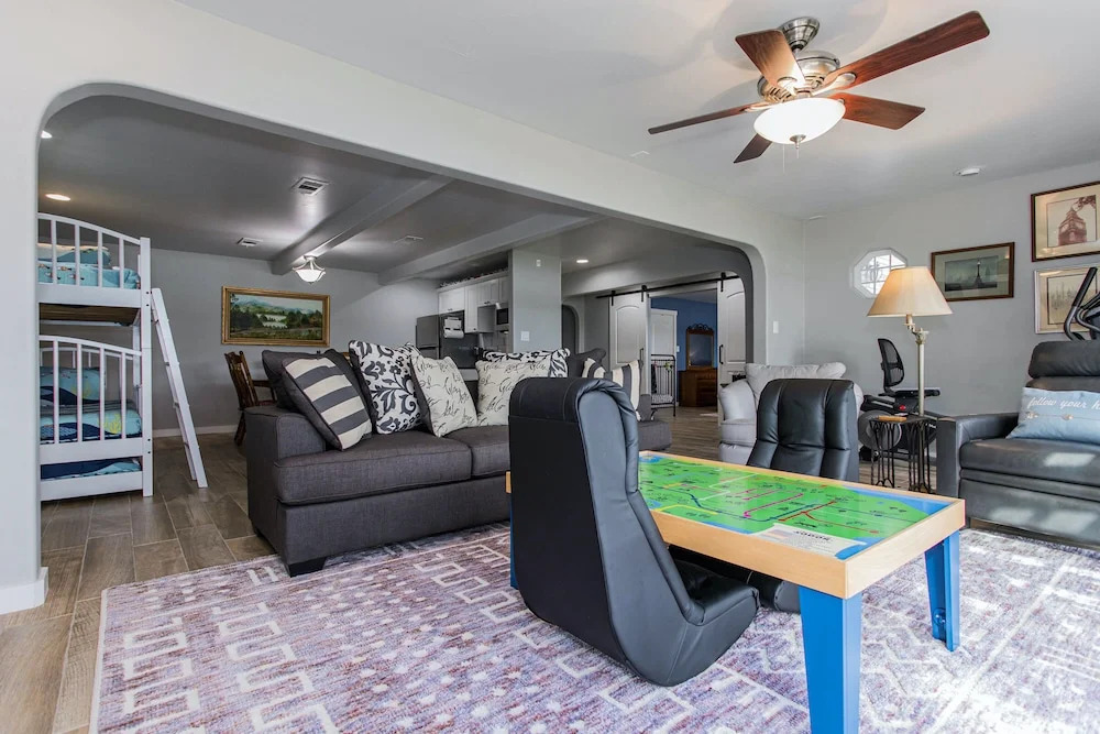 Waterfront 5 BR w/ Hot Tub Sleeps 13!