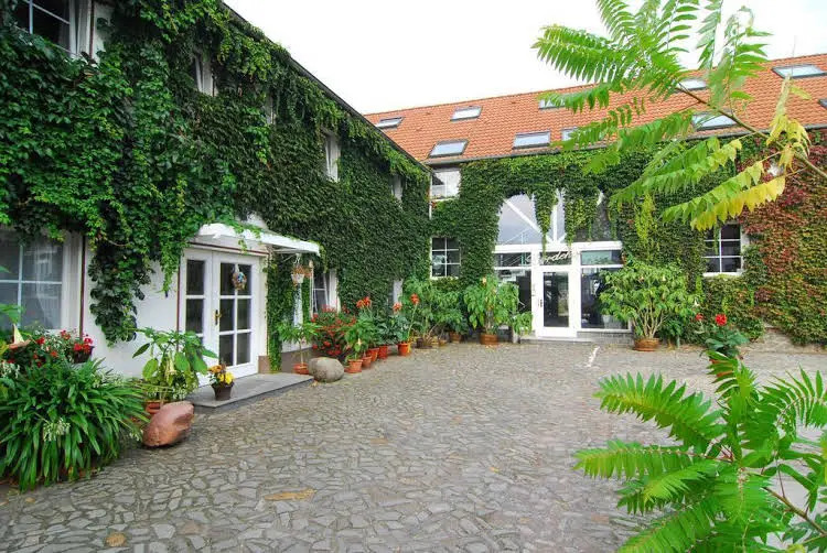 Hotel Bördehof, direkt an der A2 & A14, mit Restaurant