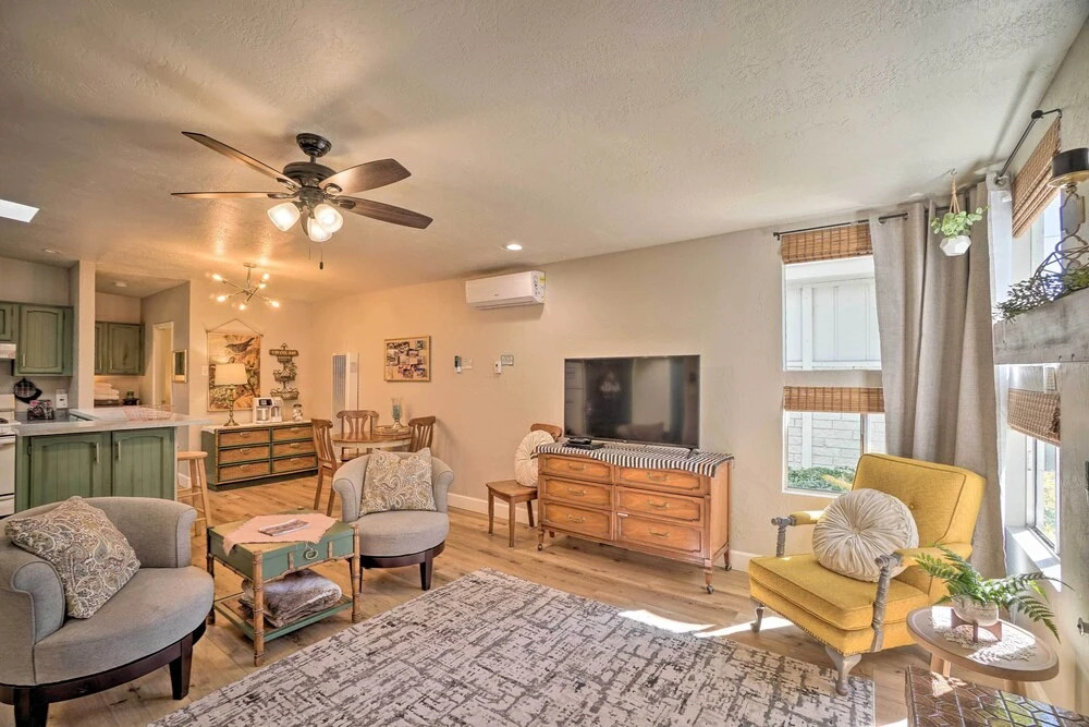 Williams Studio on Famous Route 66 With Fireplace!