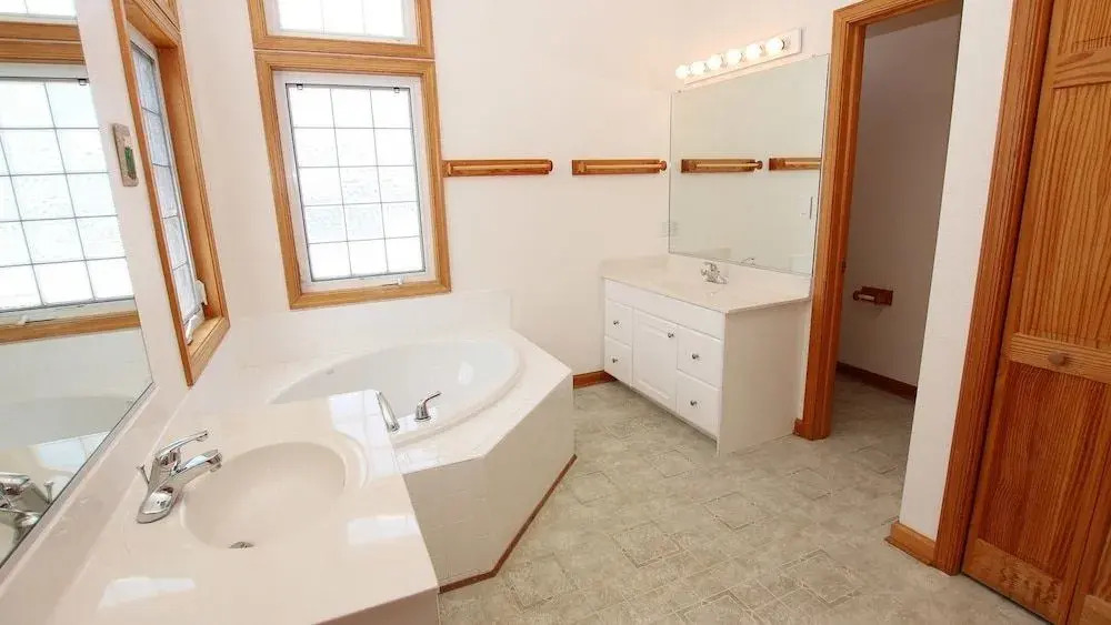 Aurora - 7 Br Home