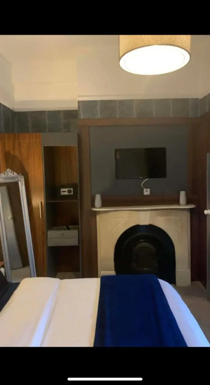 Upstairs Studio - Private kitchenette and Small en-suite