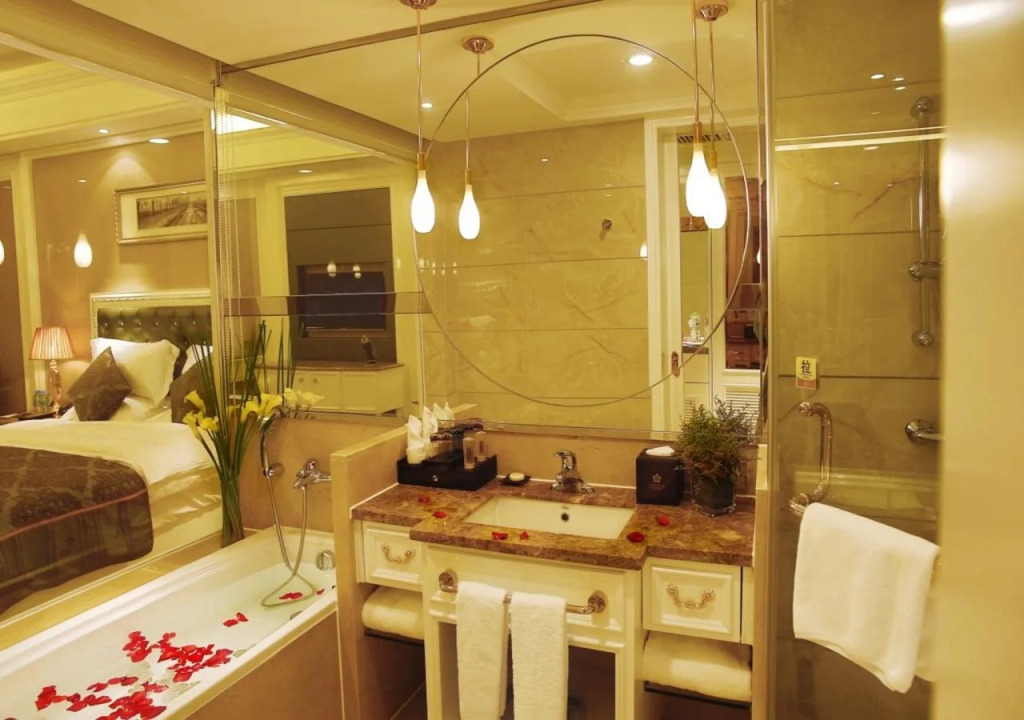 Golden Bauhinia International Hotel