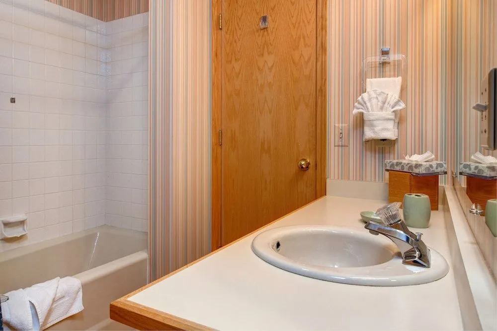 Park City Condo with Indoor Hot Tub by RedAwning