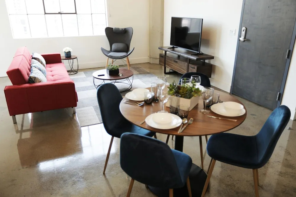 Downtown Lofty Suites