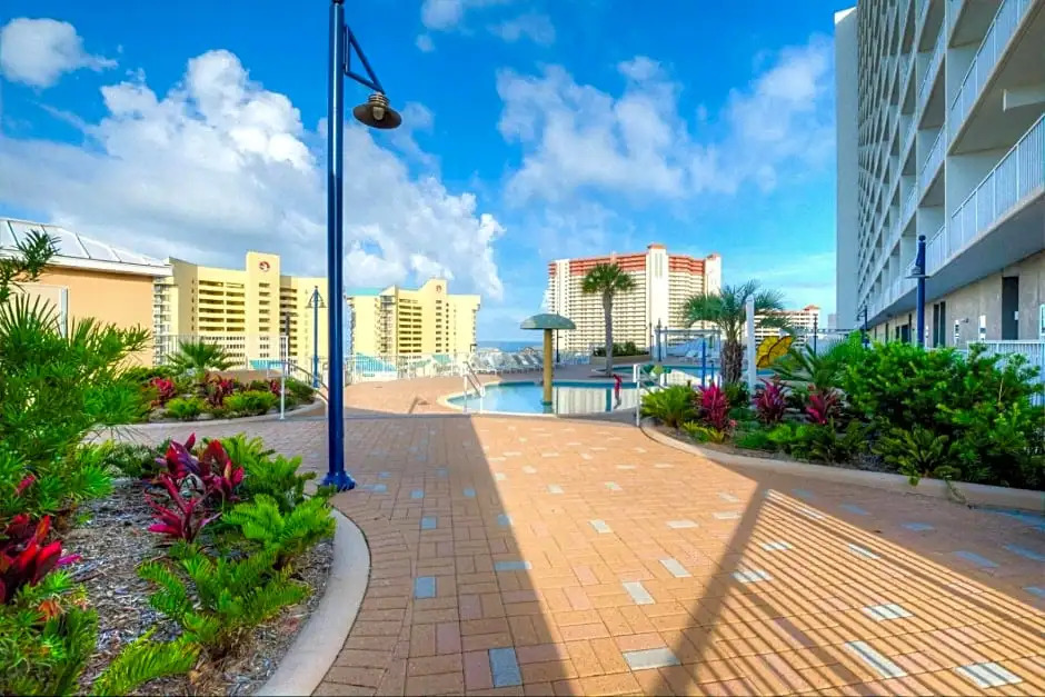 Laketown Wharf 1035 By ZIA
