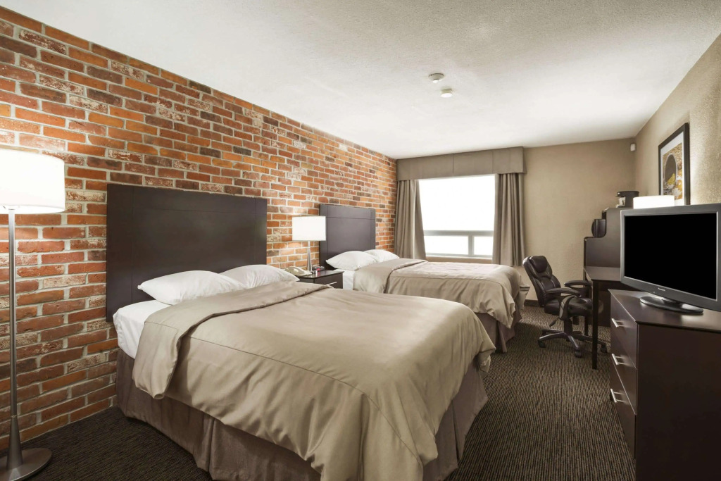 Super 8 by Wyndham Timmins ON