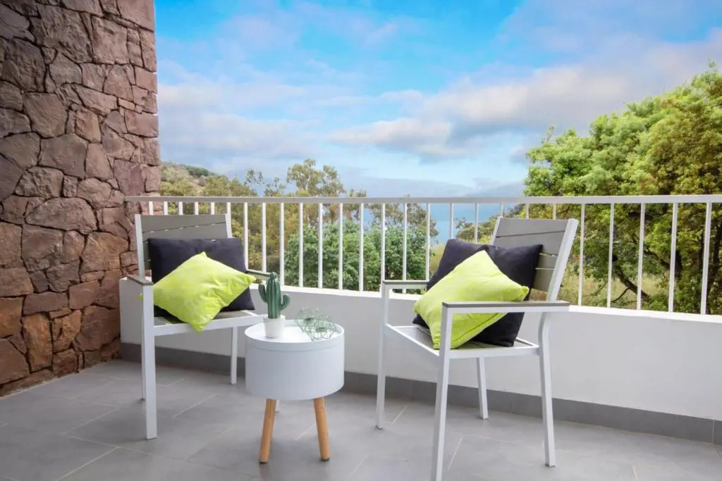Nice AC studio with large terrace feet in the water in Cavalaire - Welkeys