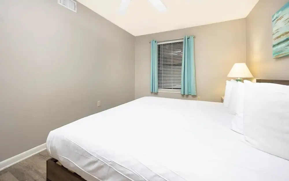 Phoenix Iv 4093 3 Bedroom Condo