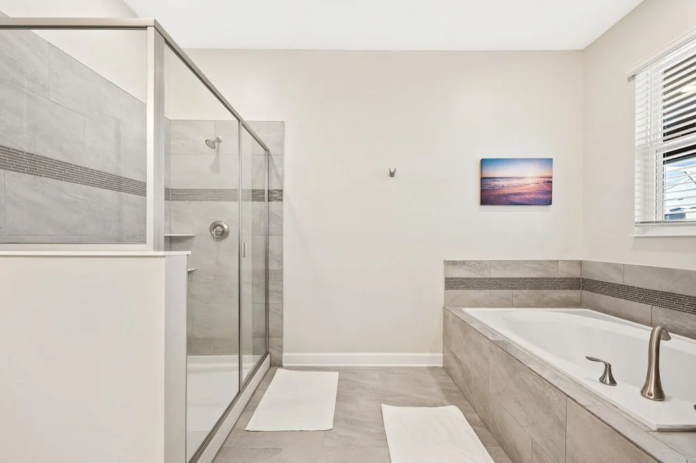 Tr_555r Modern Serenity 8 Bedroom Apts