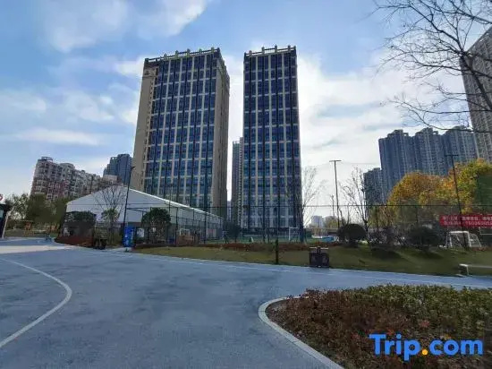 Tiantian Youxi Hotel (Zhengzhou Zhengshang Apartment Mingzhu Fengzhuang Metro Station Branch)