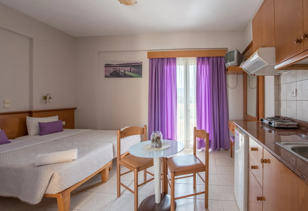 Danelis Studios & Apartments