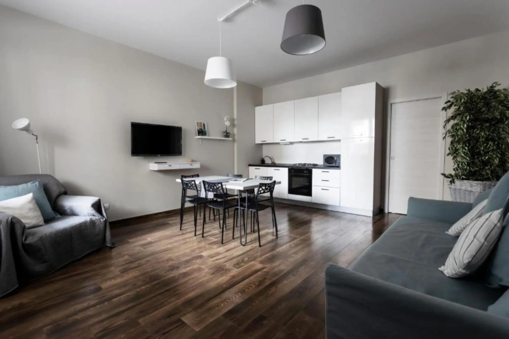 apartment in the center, suitable for families, a few steps from the train station.-Amore e Iodio