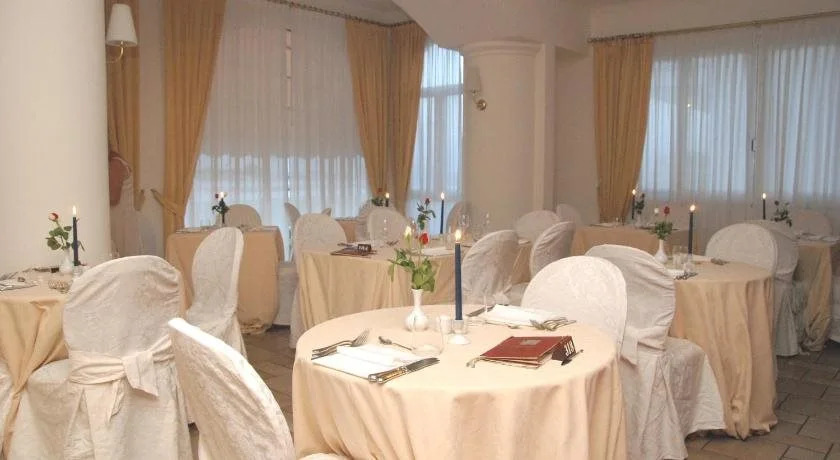 Hotel Trevi Riccione, in centro sul mare con cucina