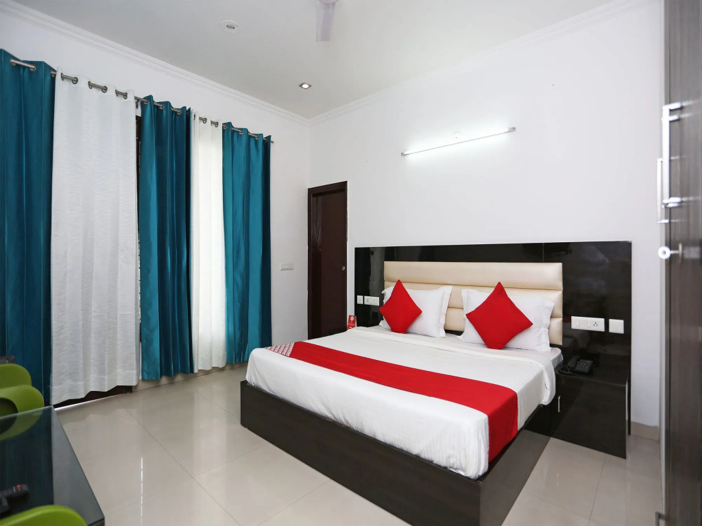 OYO 16449 Signature Stay's