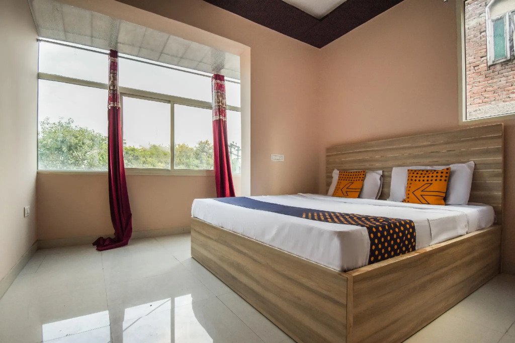 SPOT ON 65851 Hotel Hi Tech