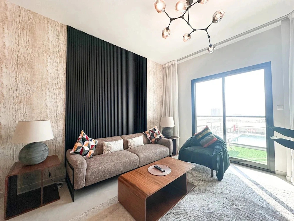 Stunning 1BR Luxury Apt with Pool View