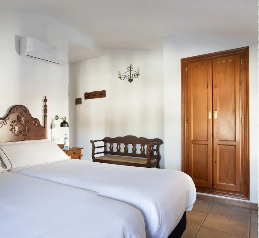 Tugasa Hotel y Apartamentos rurales La Posada