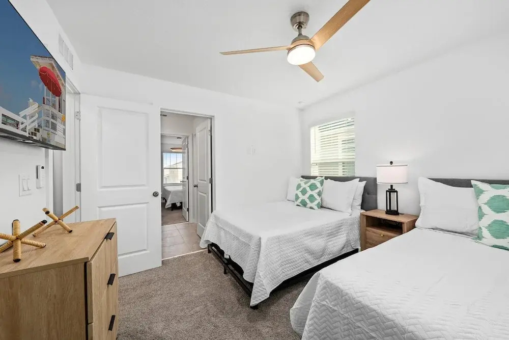 Light Welcoming Fun Resort Home Sleeps 20