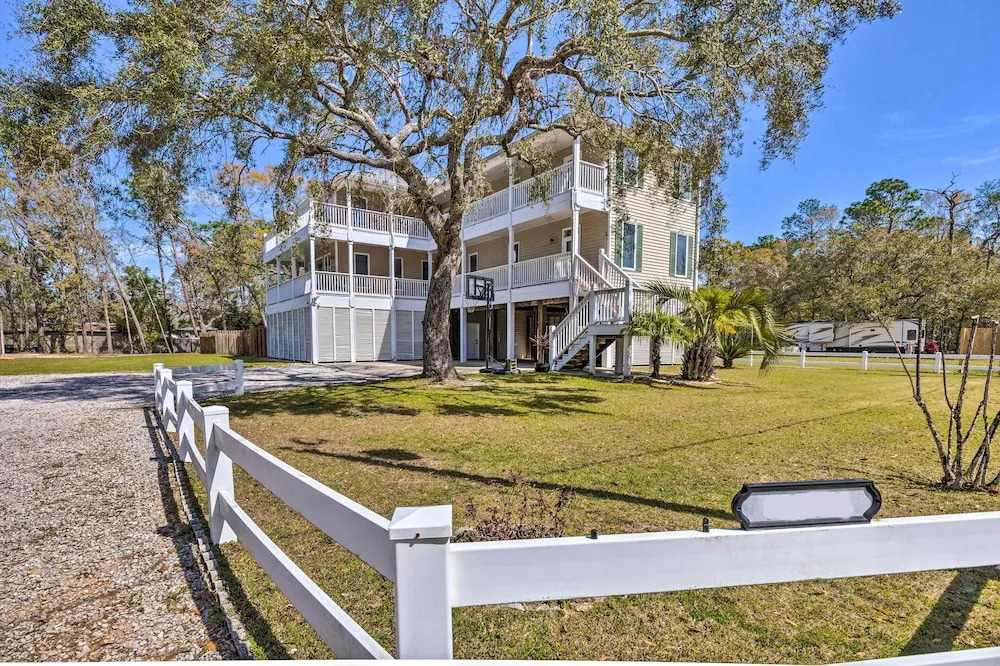 Pool & Dock Access: Gulf Shores Family Getaway!