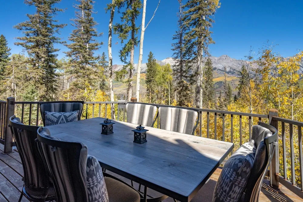 Hilltop Hideaway - Expansive Views From This Private Estate, Hot Tub, Pool Table